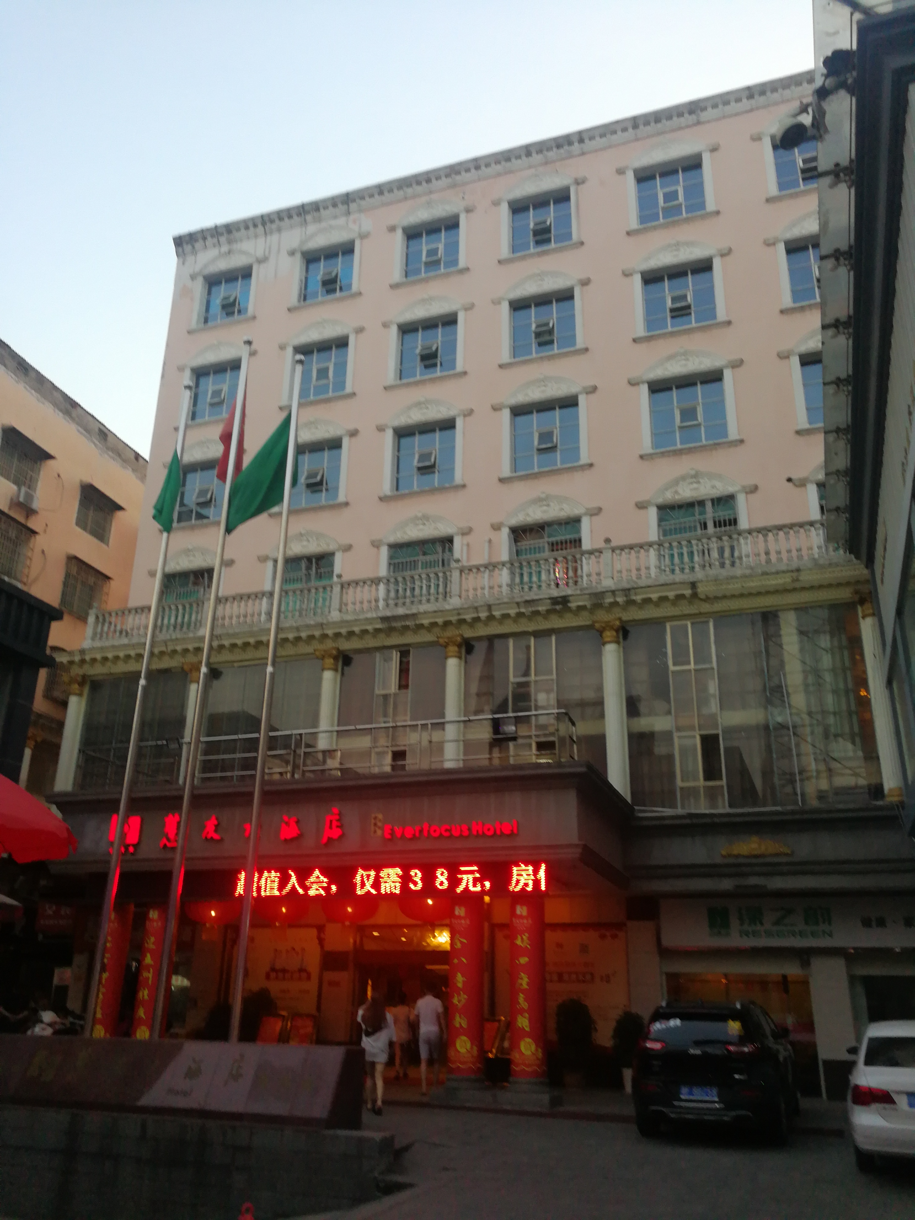 岳陽慧友大酒店安裝明邦400kw玉柴發(fā)電機(jī)組一臺(tái)