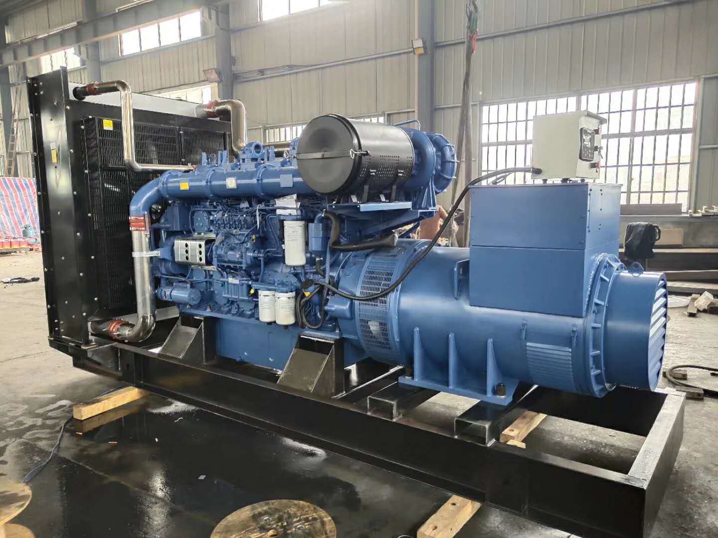 明邦300kw上柴發(fā)電機(jī)在邵陽天地酒店安裝完成！