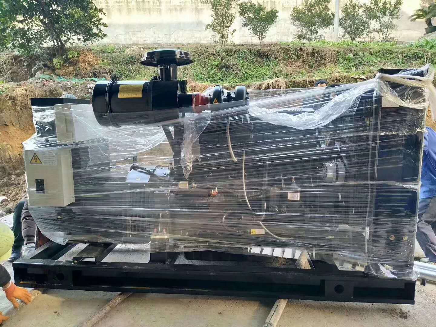 常德200kw發(fā)電機(jī)在嘉城湖畔花園安裝完成！